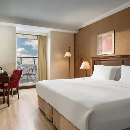 Occidental Taksim Hotell 4*