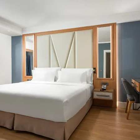 Occidental Taksim Hotell 4*